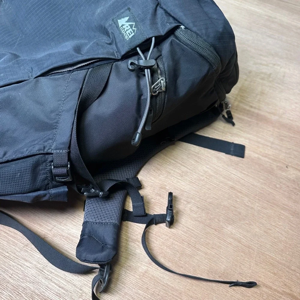 REI Co-op Rucksack 28L Backpack Black Ripstop Hiking Daypack Travel Bag